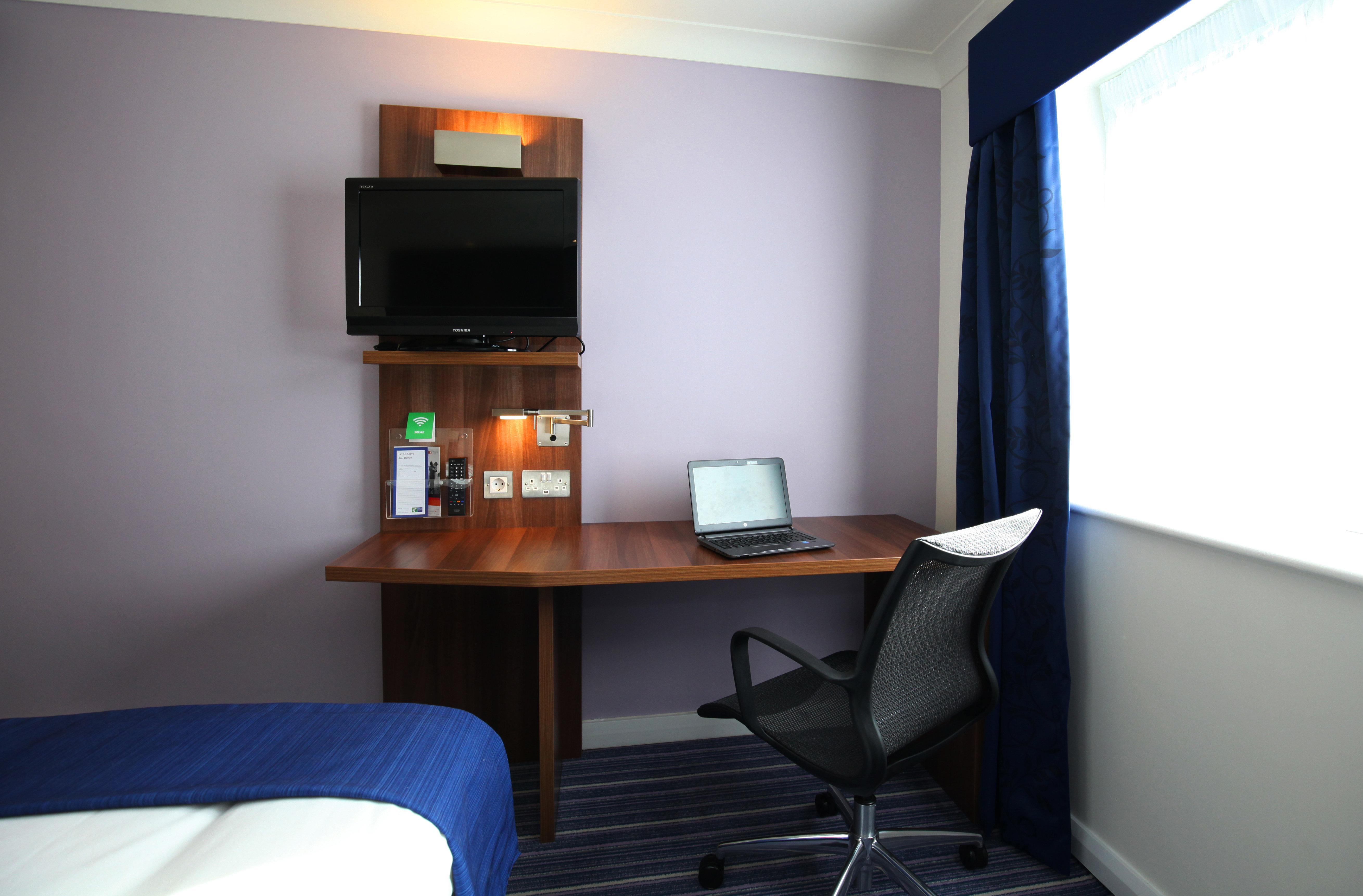 Holiday Inn Express Glenrothes By Ihg Экстерьер фото