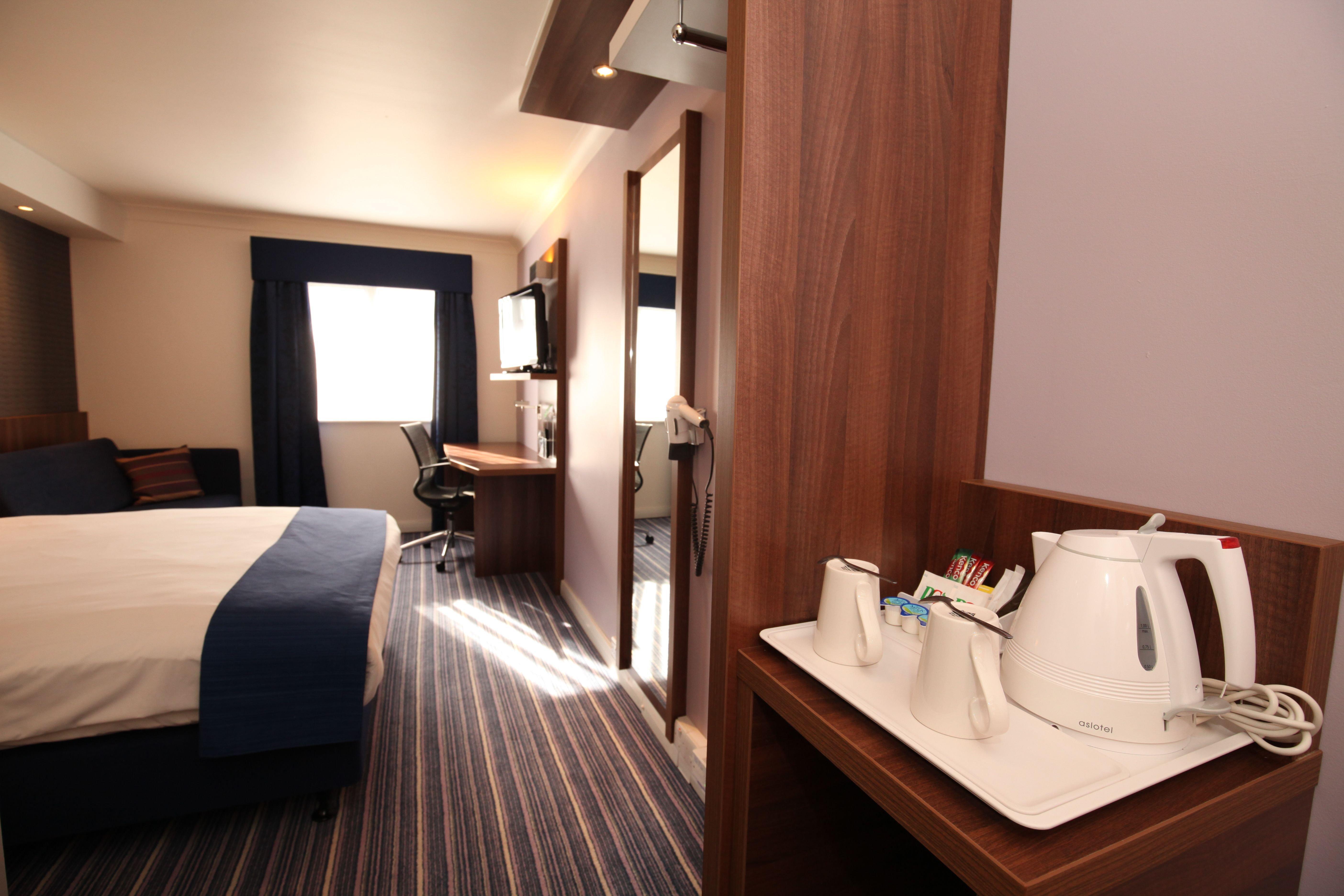 Holiday Inn Express Glenrothes By Ihg Экстерьер фото