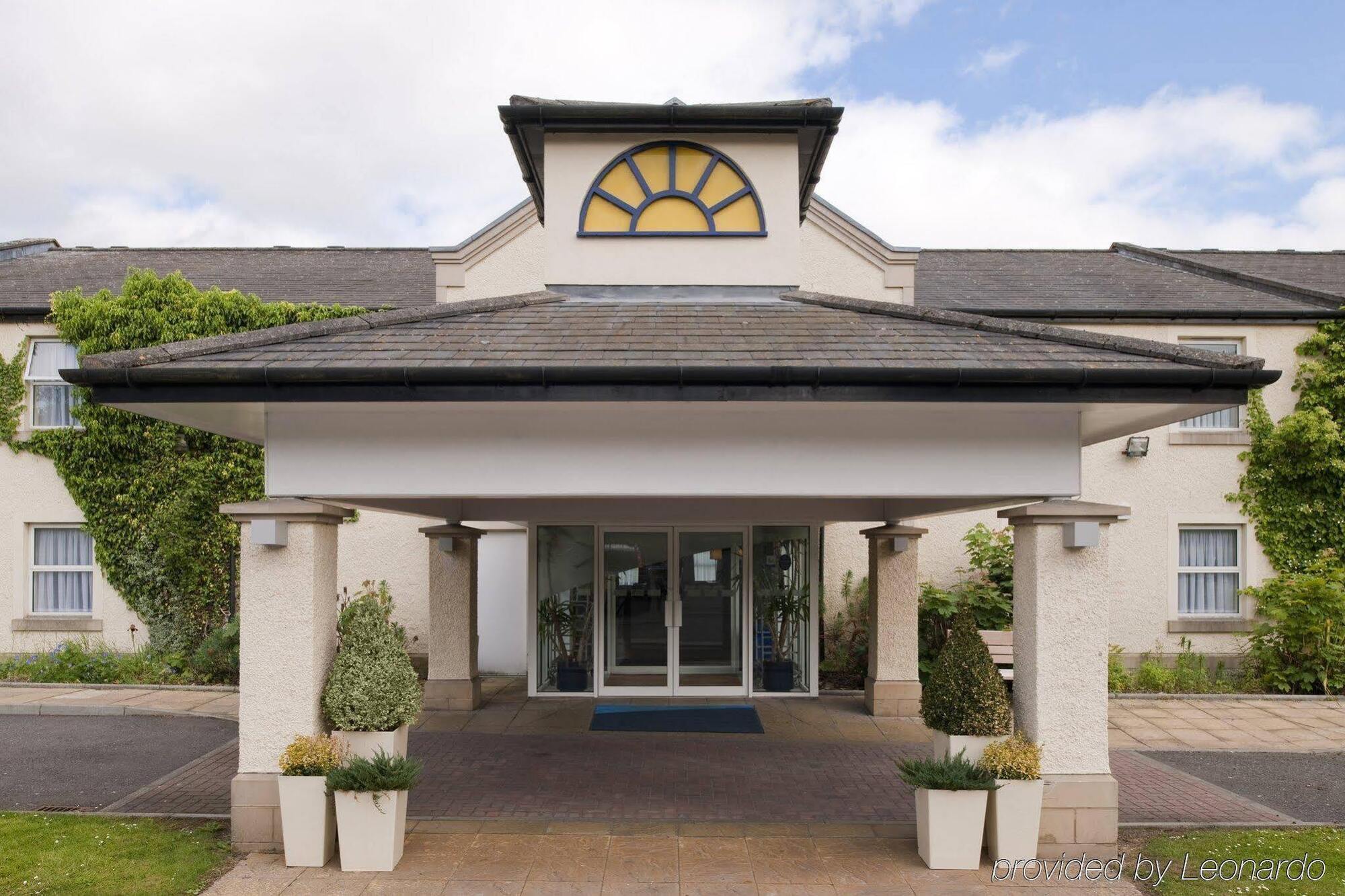 Holiday Inn Express Glenrothes By Ihg Экстерьер фото